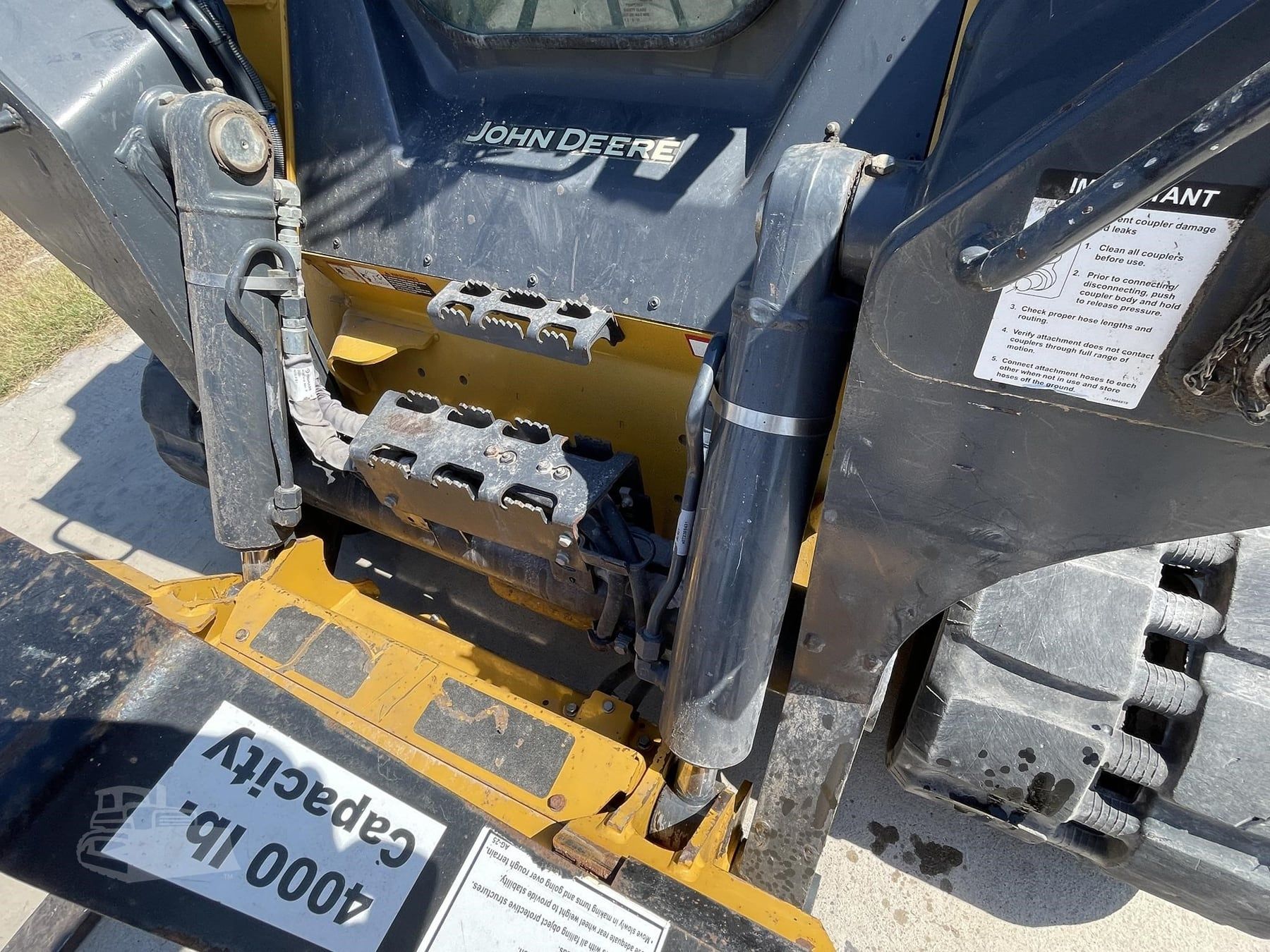 2022 John Deere 333G, view 7