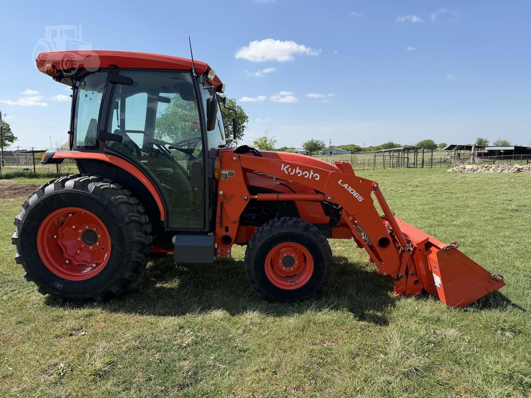 2024 Kubota MX5400HSTC, view 7