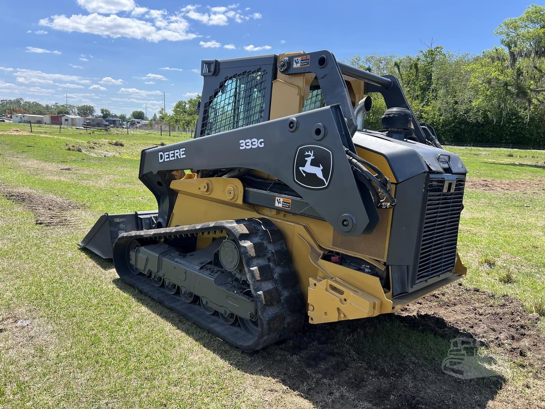 2022 John Deere 333G, view 2