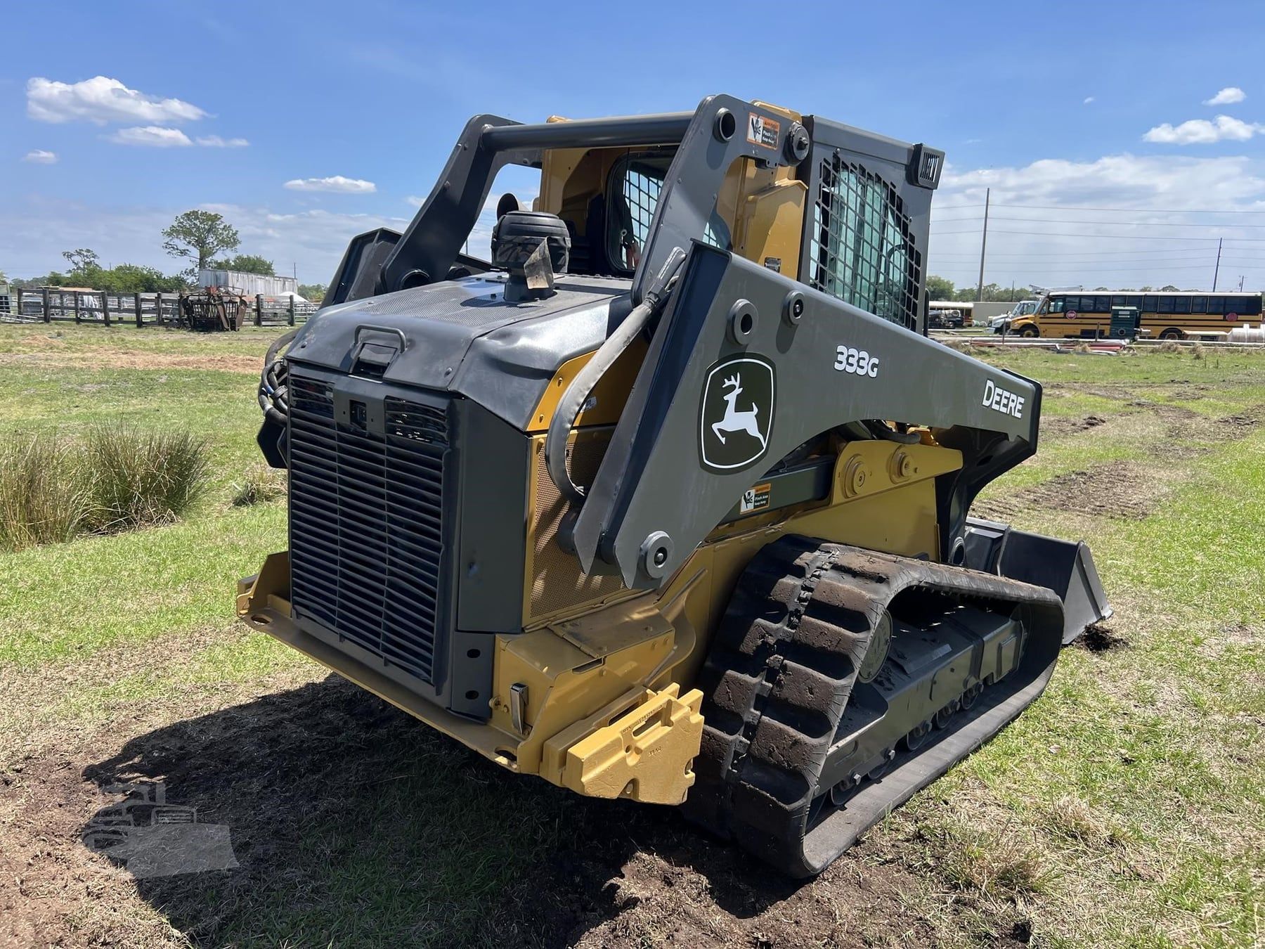 2022 John Deere 333G, view 3
