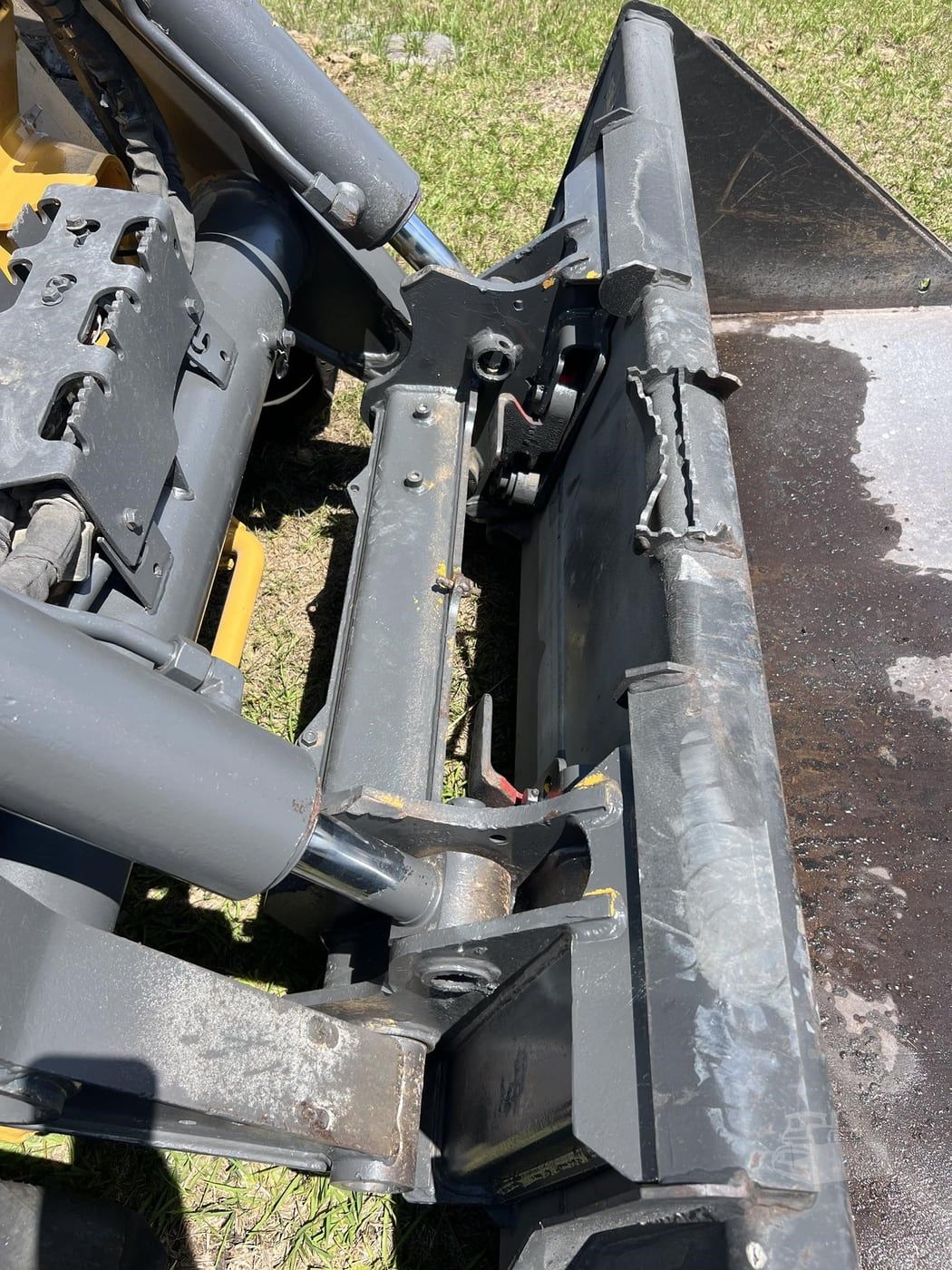 2022 John Deere 333G, view 6