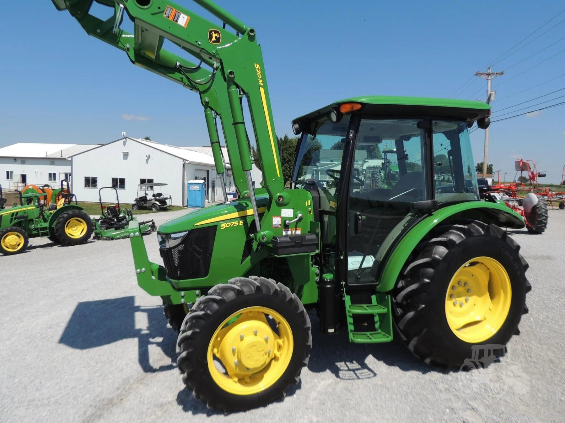 2020 John Deere 5075E, view 3