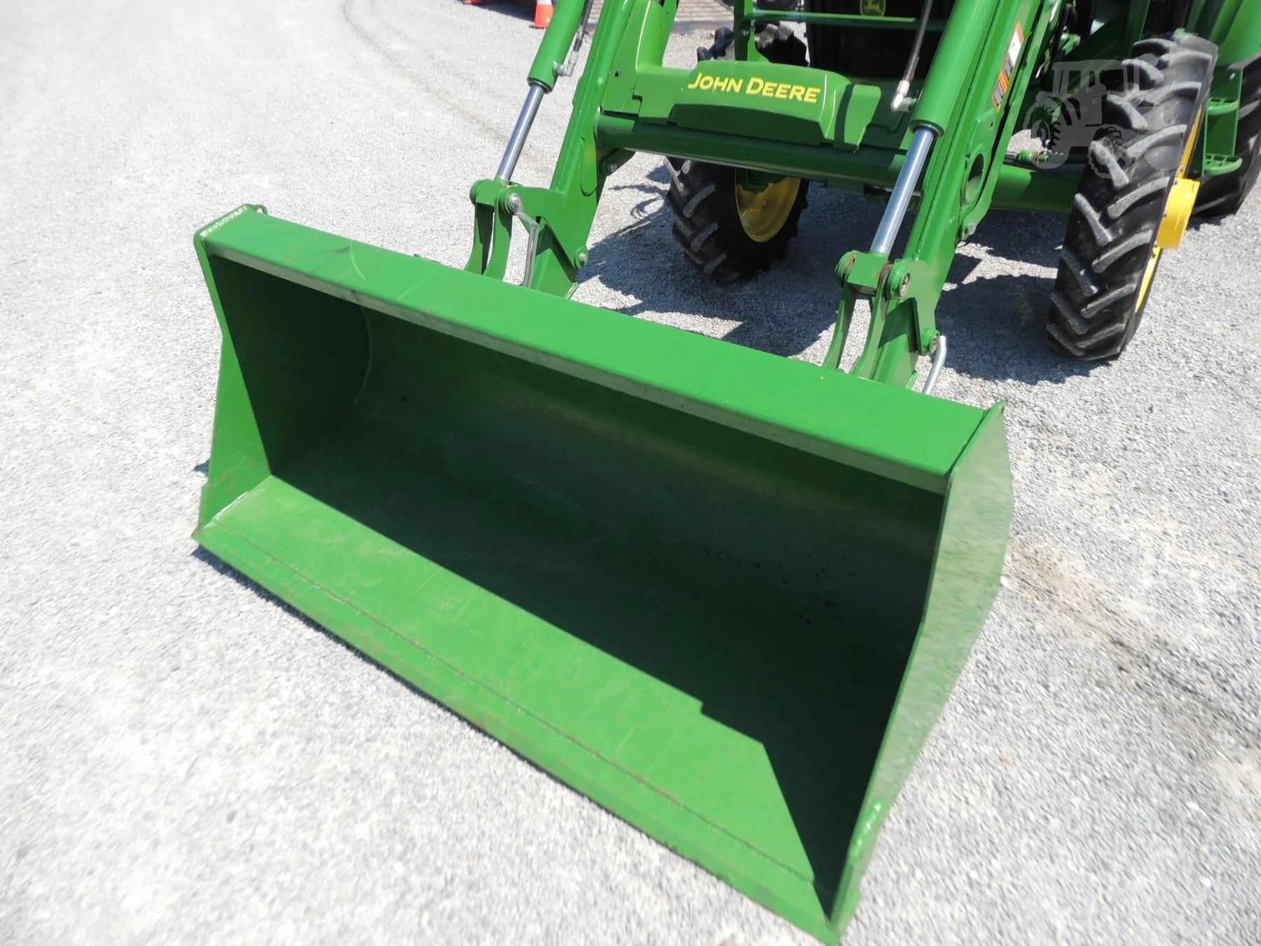 2020 John Deere 5075E, view 8