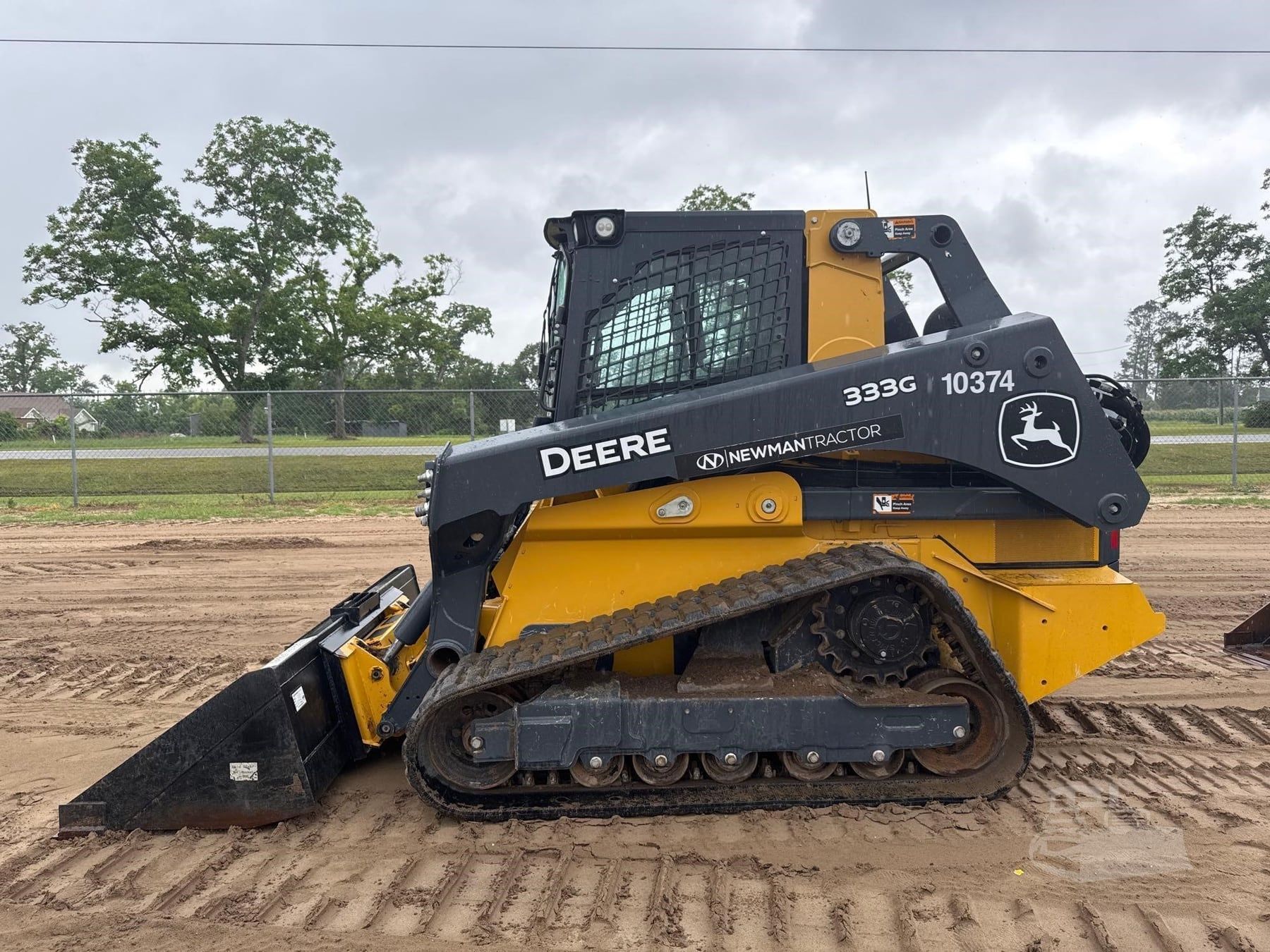 2023 John Deere 333G, primary view