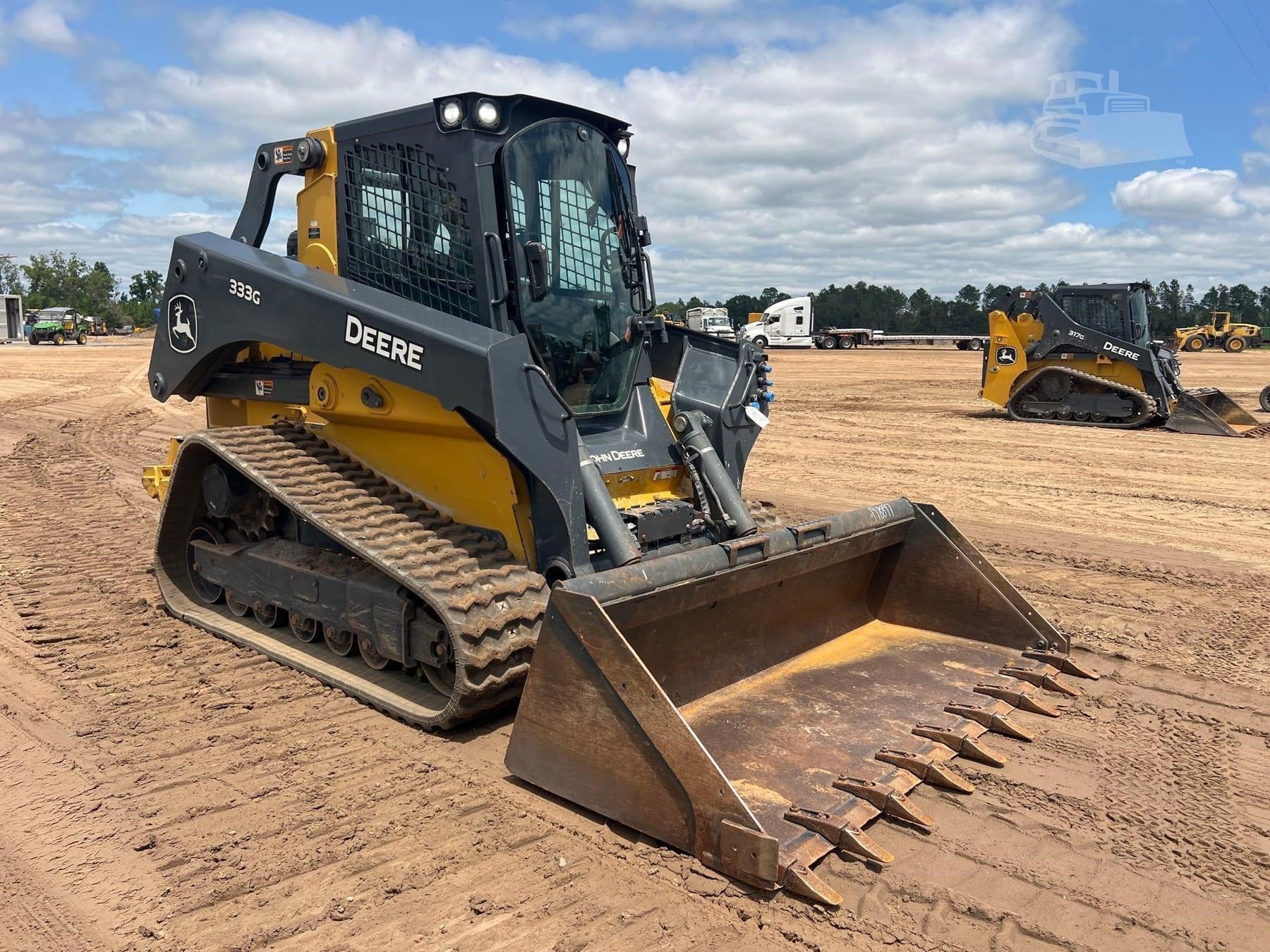 2020 John Deere 333G, view 6
