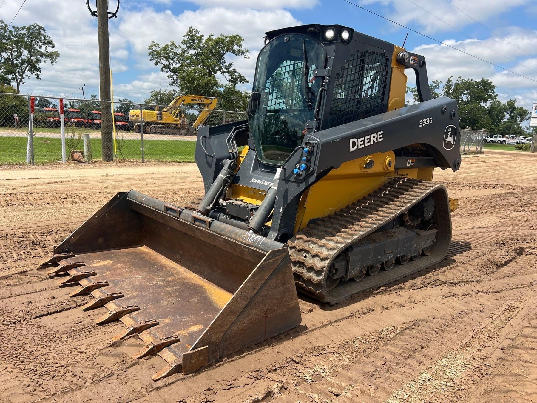 2020 John Deere 333G, view 8