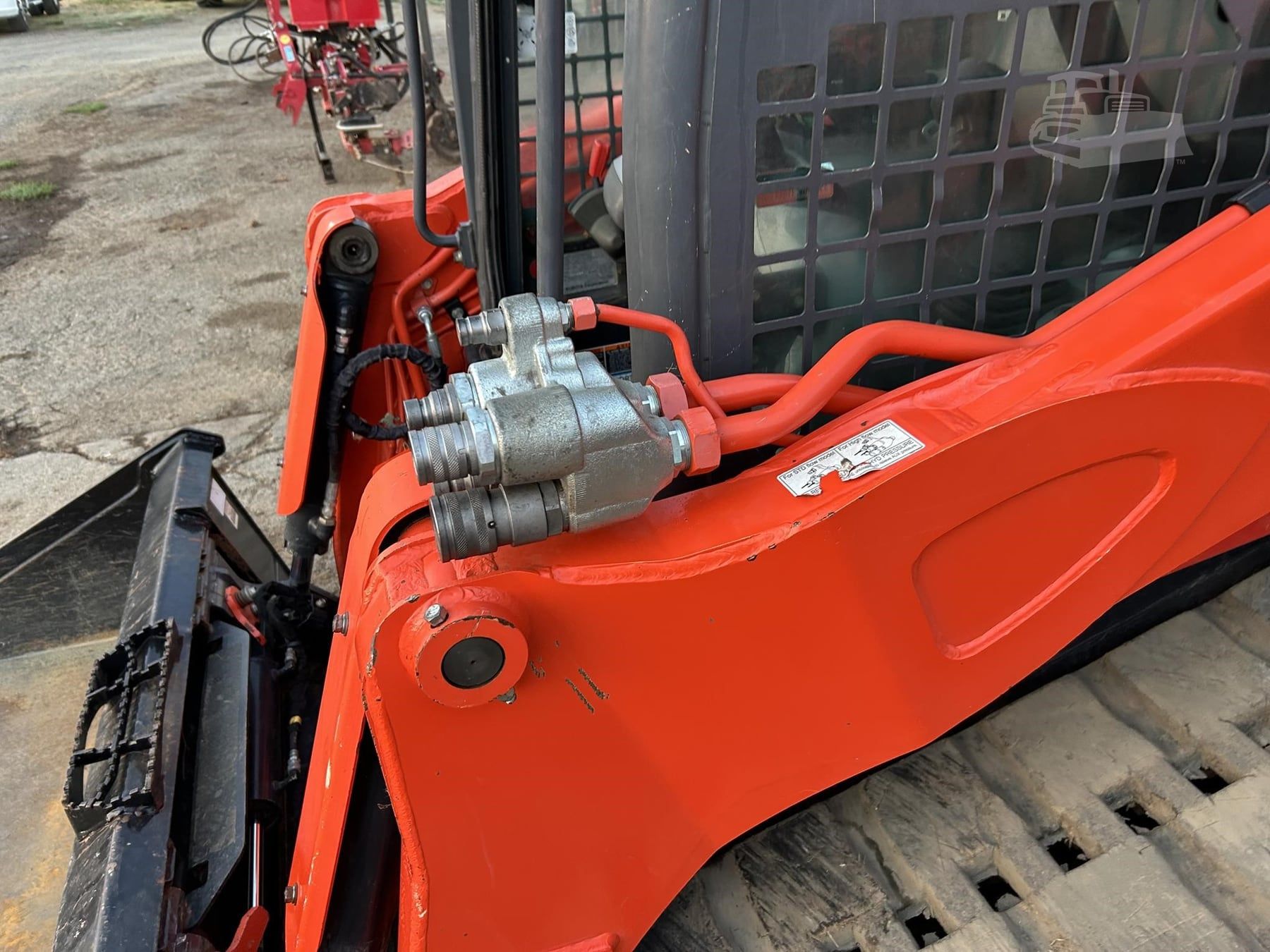 2017 Kubota SVL75-2, view 3