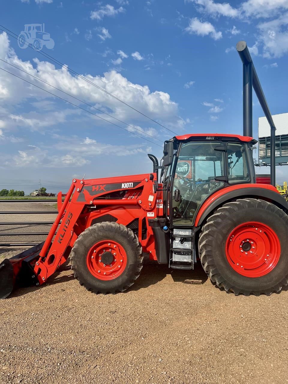 2023 Kioti HX9010, view 4