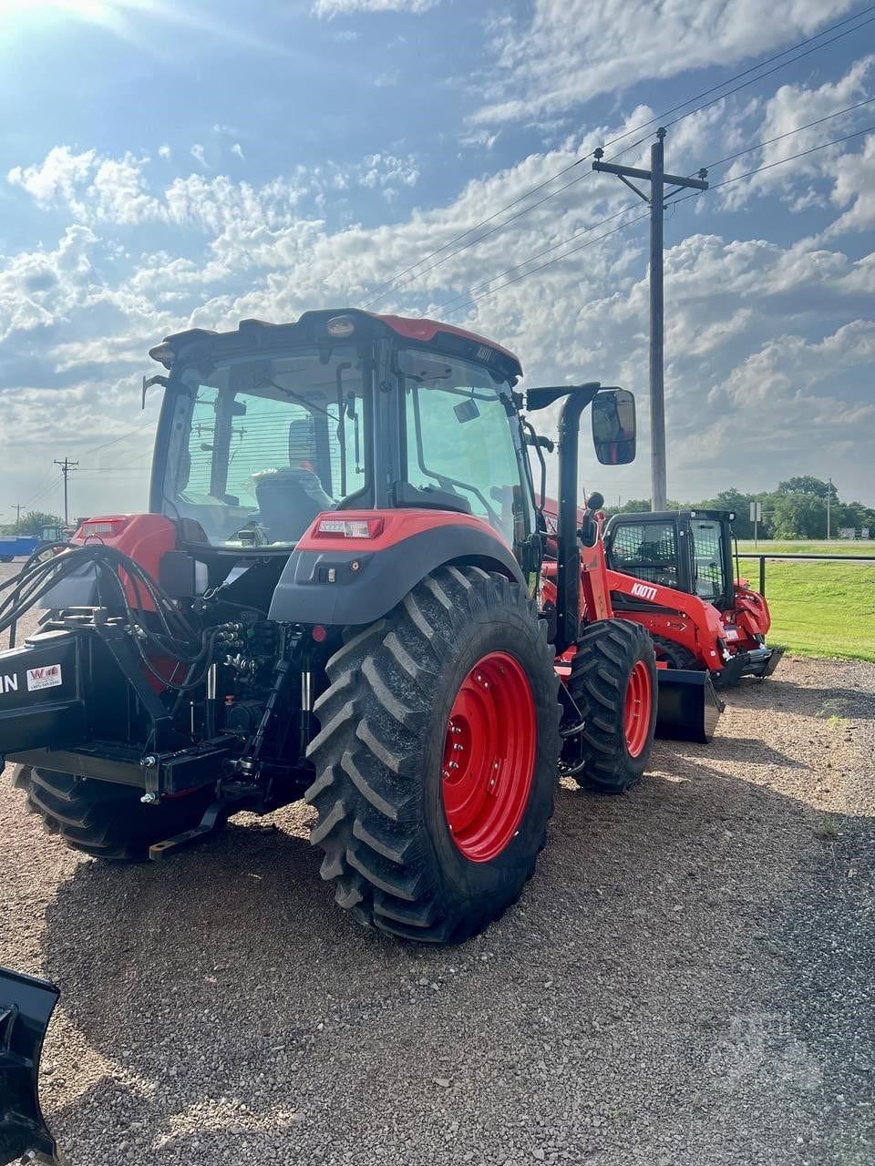 2023 Kioti HX9010, view 6