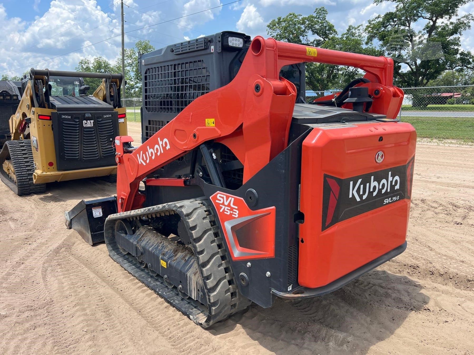 2023 Kubota SVL75-3, view 2