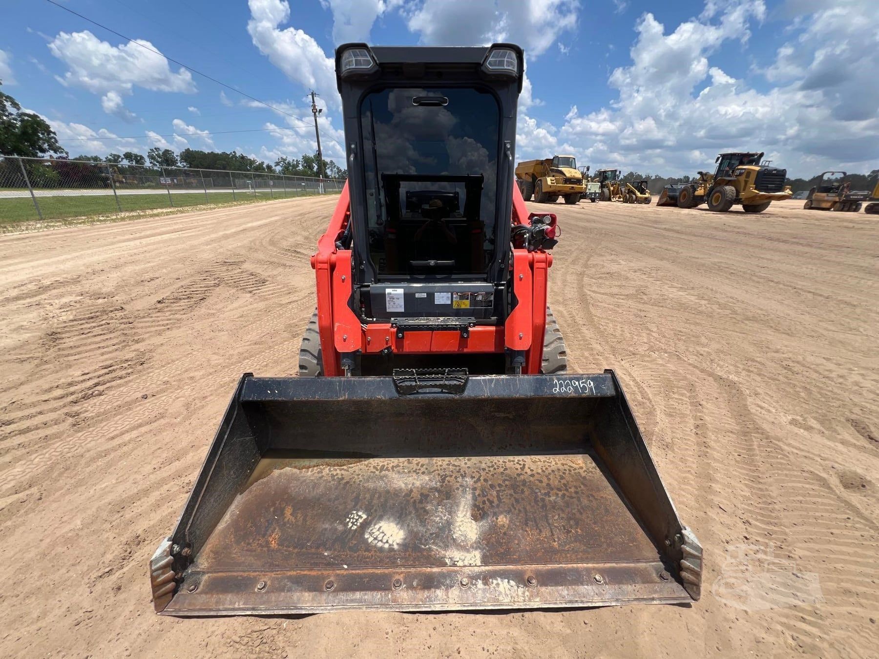2023 Kubota SVL75-3, view 7