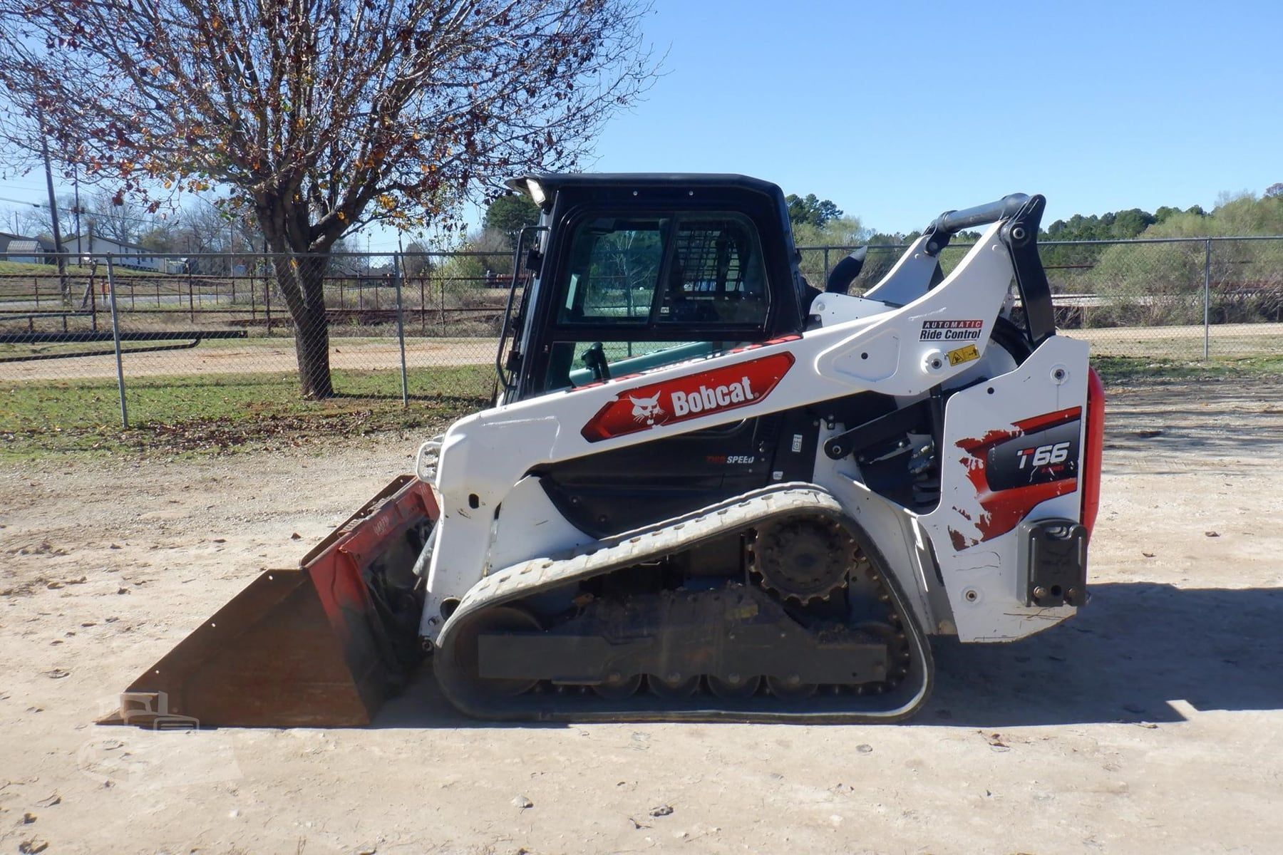 2022 Bobcat T66, primary view