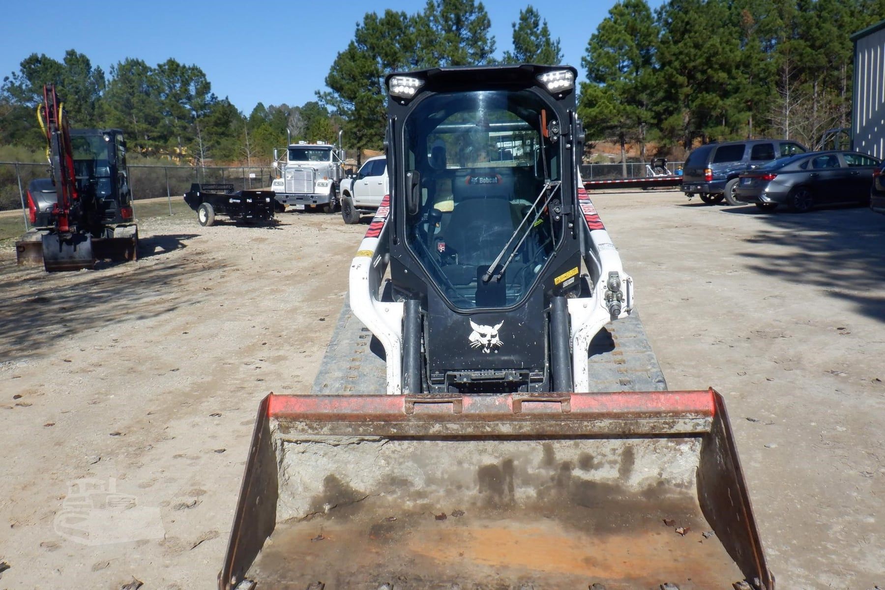 2022 Bobcat T66, view 3