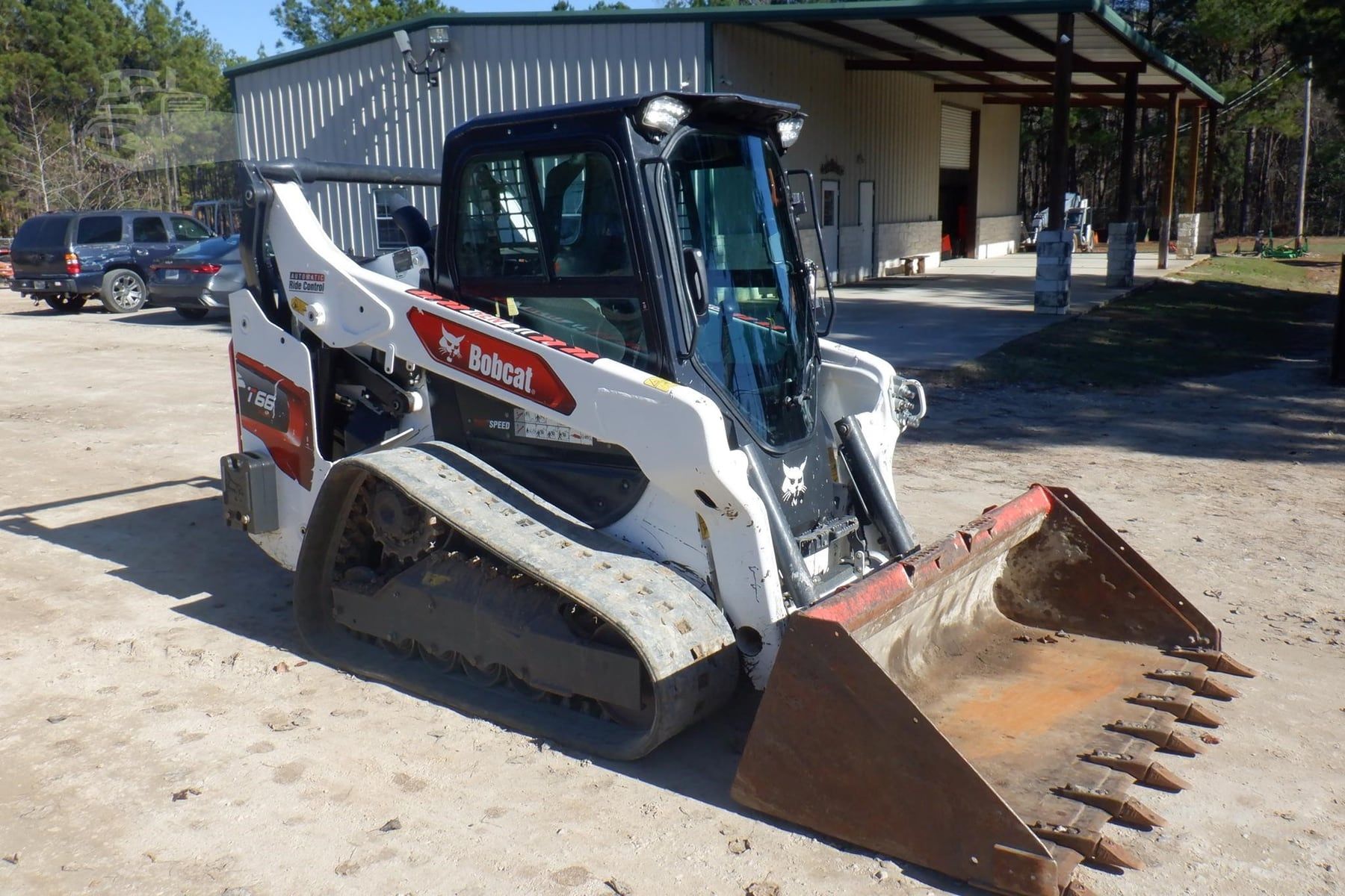 2022 Bobcat T66, view 4