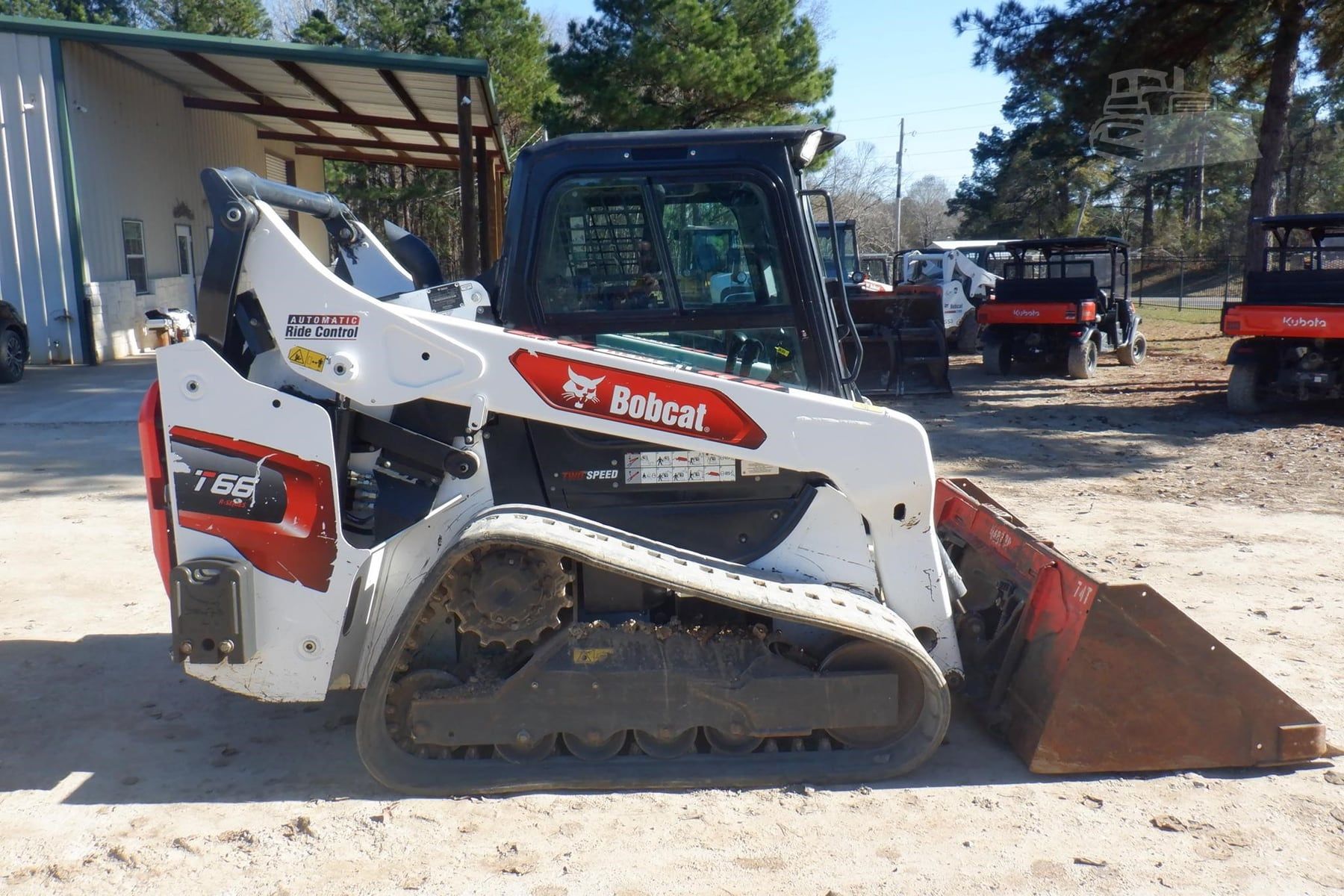 2022 Bobcat T66, view 5