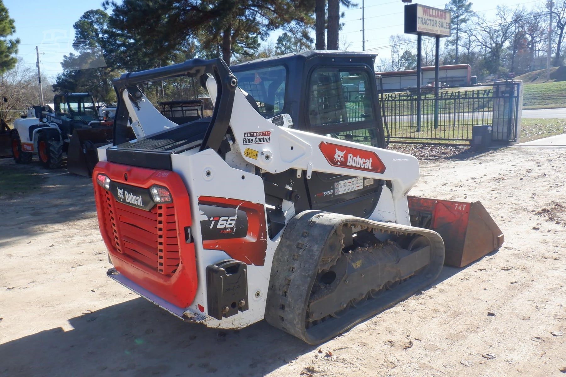 2022 Bobcat T66, view 6