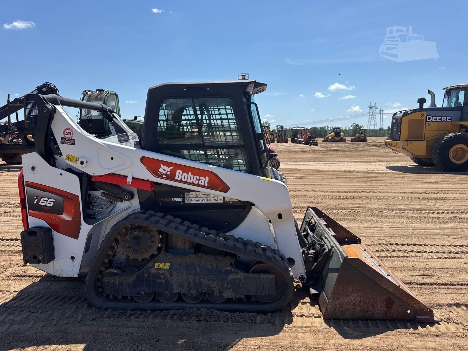 2024 Bobcat T66, view 5