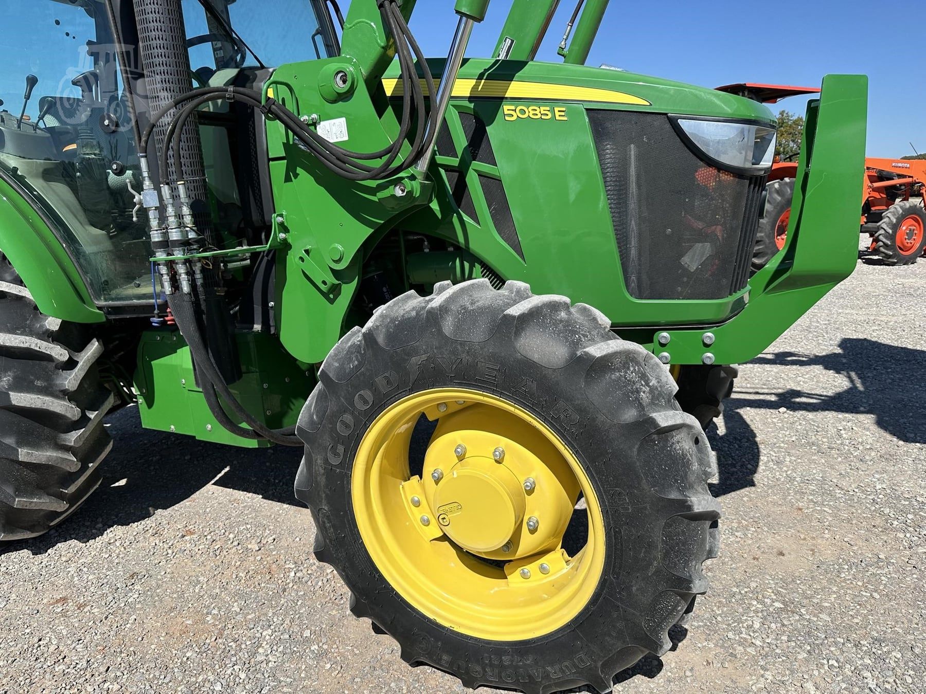 2018 John Deere 5085E, view 2