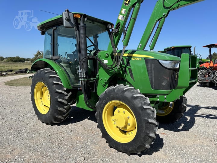 2018 John Deere 5085E